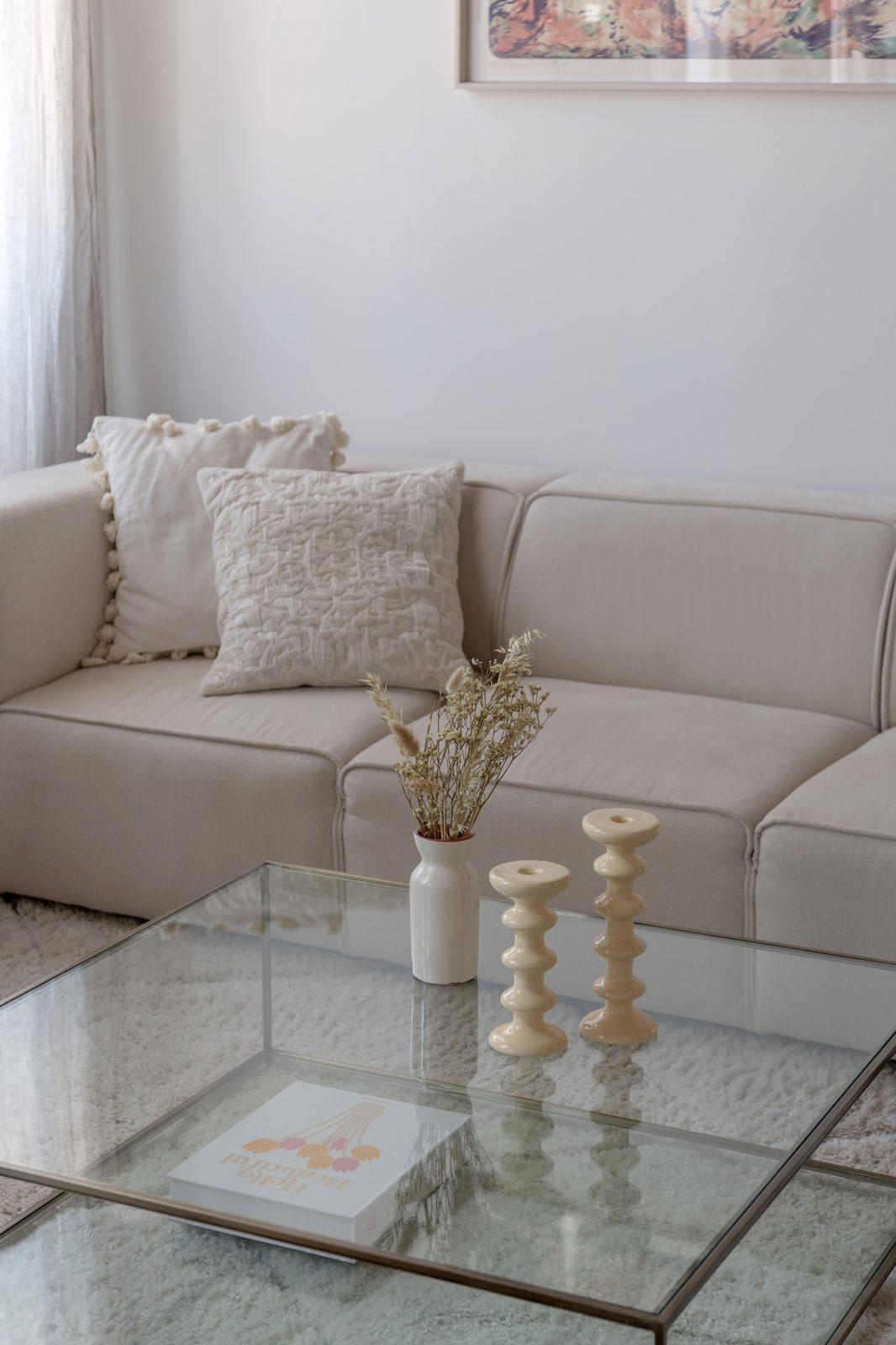 Salon lumineux d'un appartement transformé à Lyon Croix-Rousse