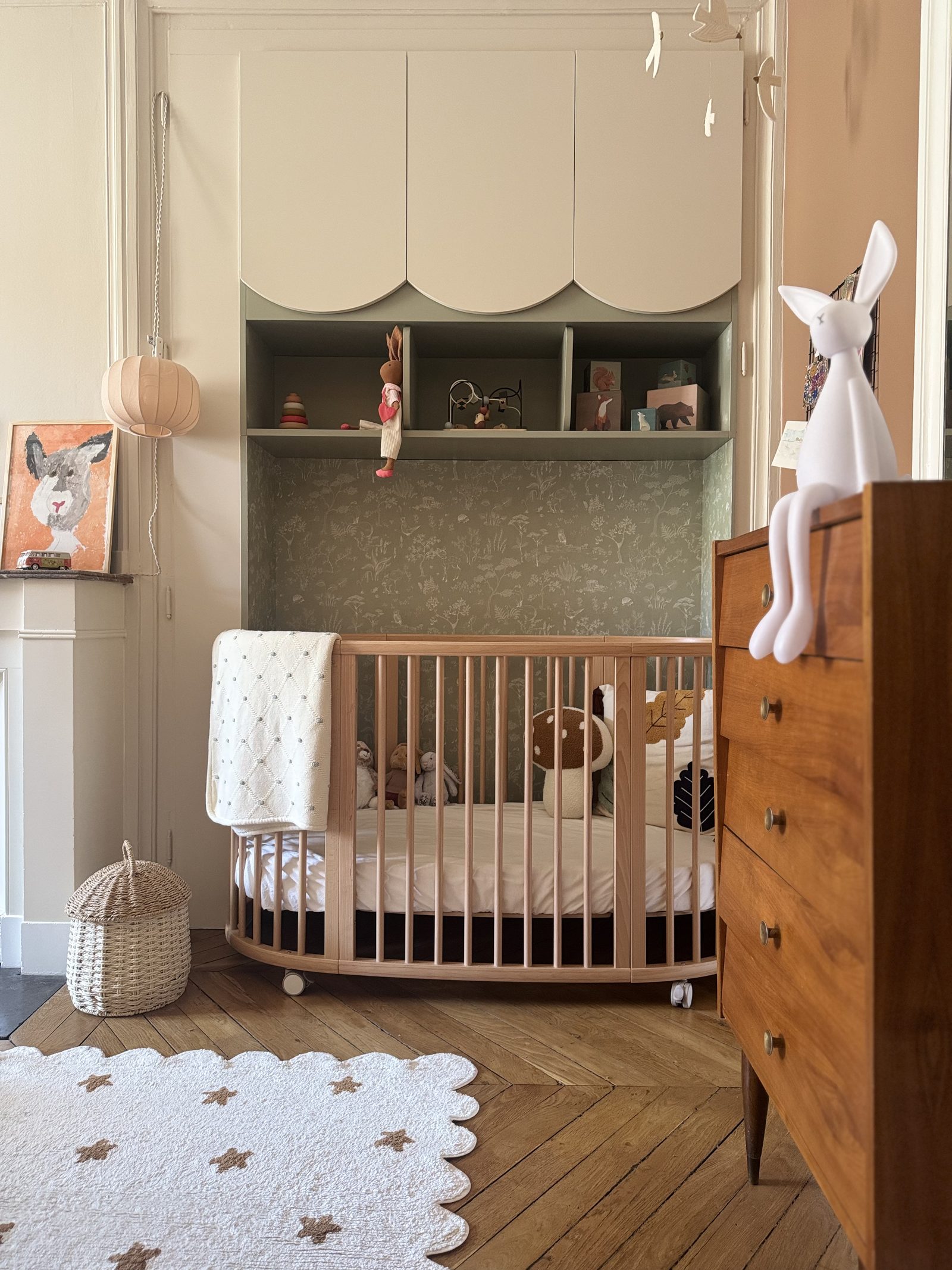 Coin nuit d'enfant aménagé dans une alcôve sur-mesure à Lyon