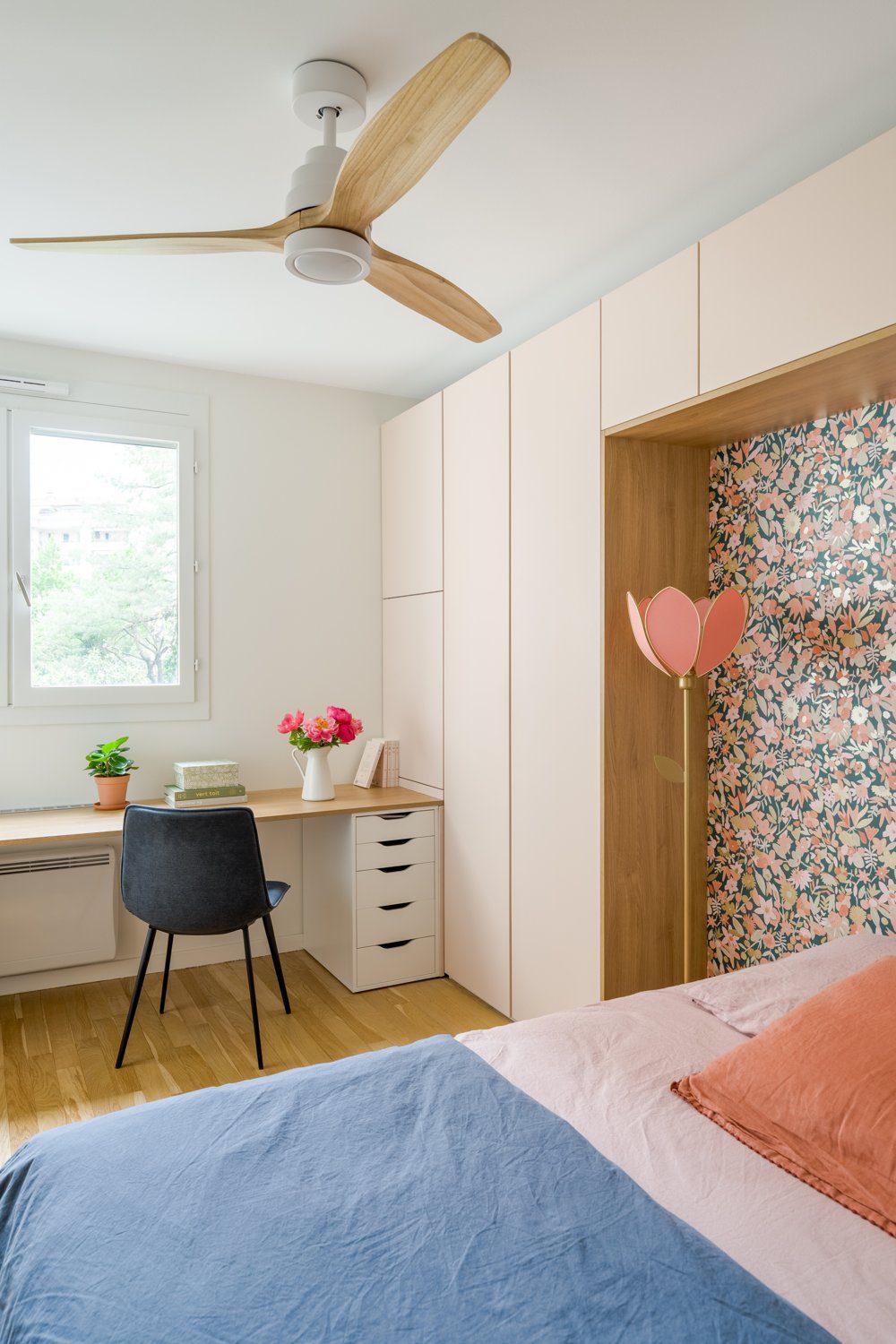 Chambre d'enfant avec papier peint et couleur douce à Lyon