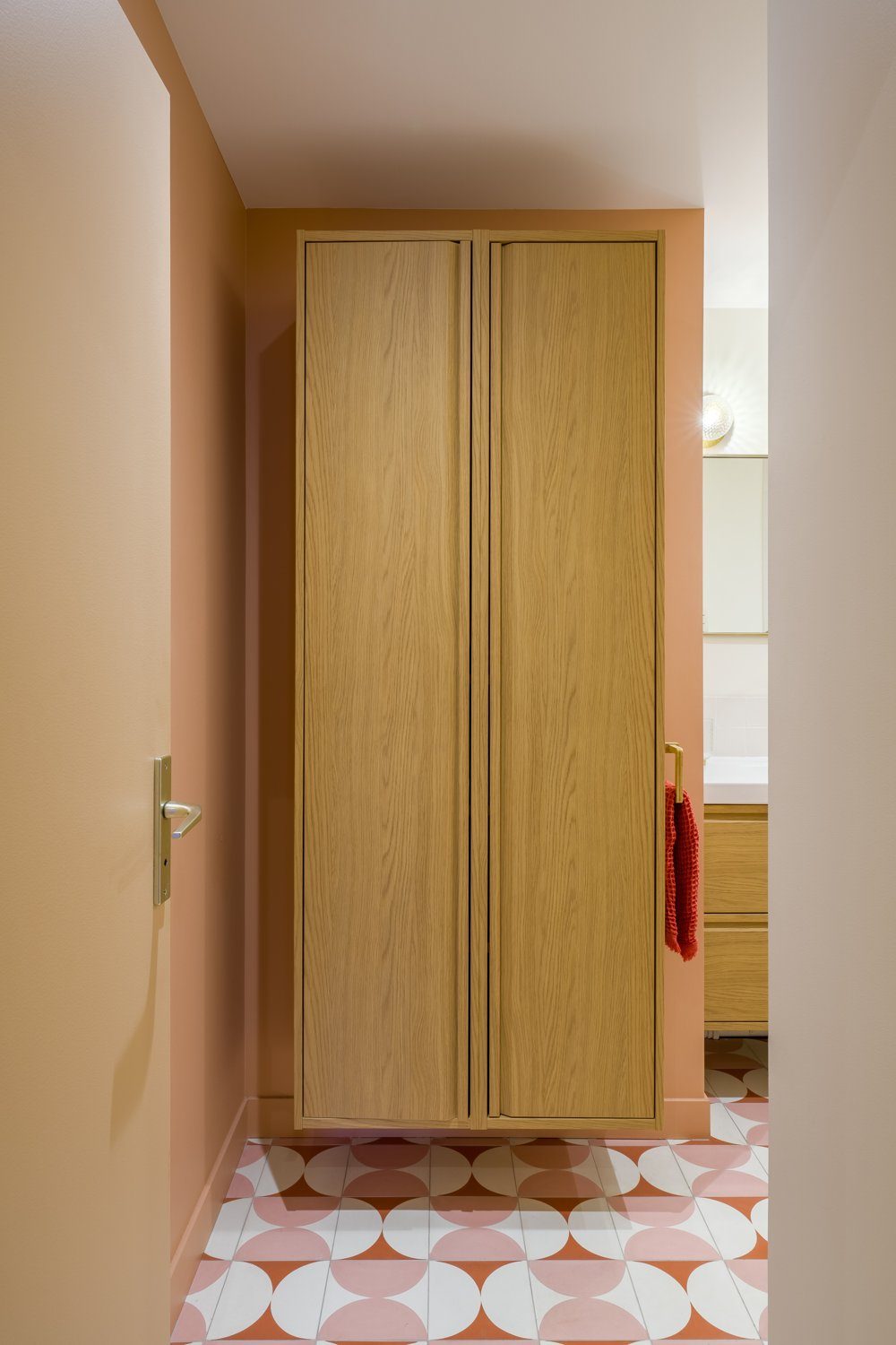 Dressing et rangements bois de l'appartement à Lyon