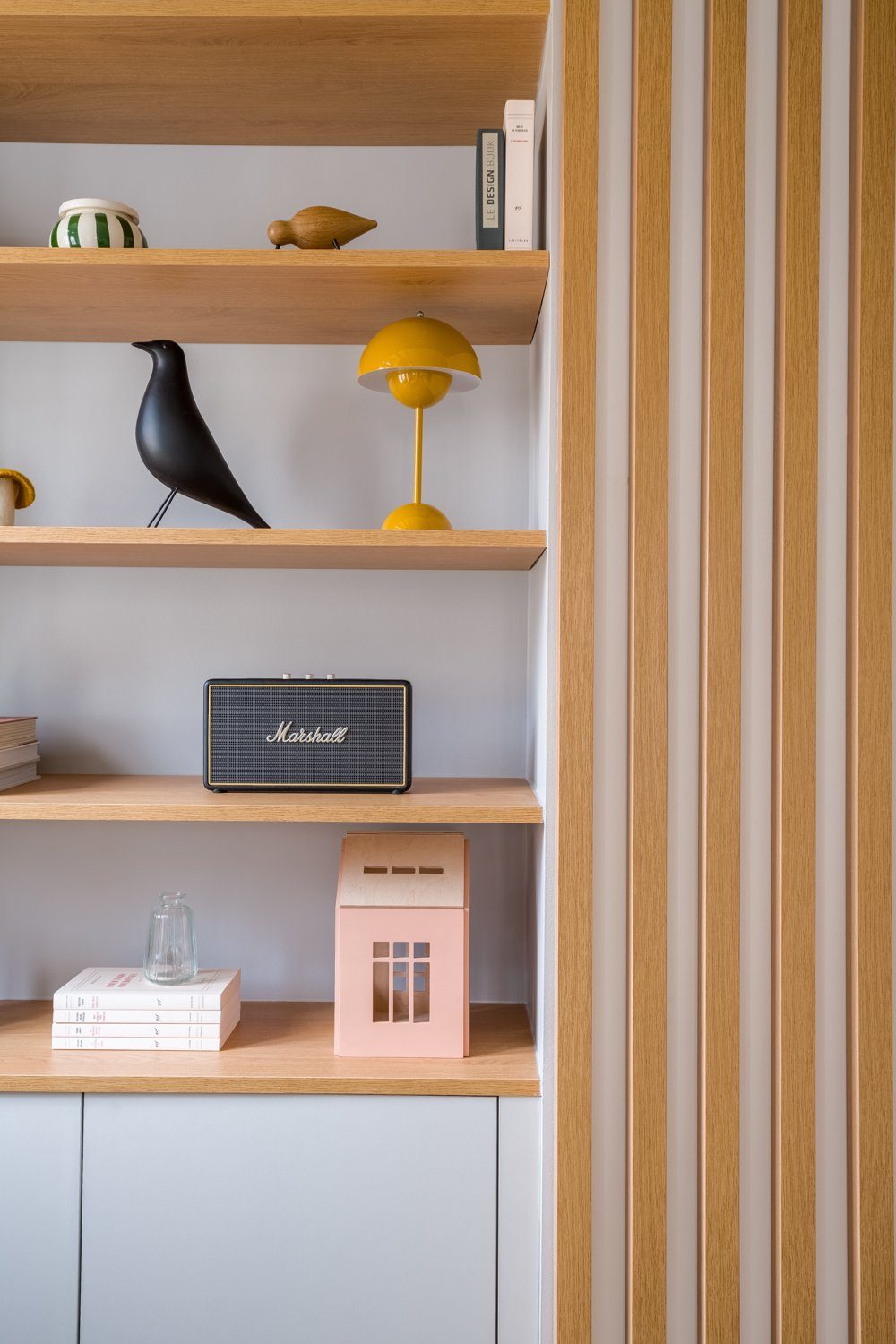 Module de rangement sur-mesure dans un salon à Lyon