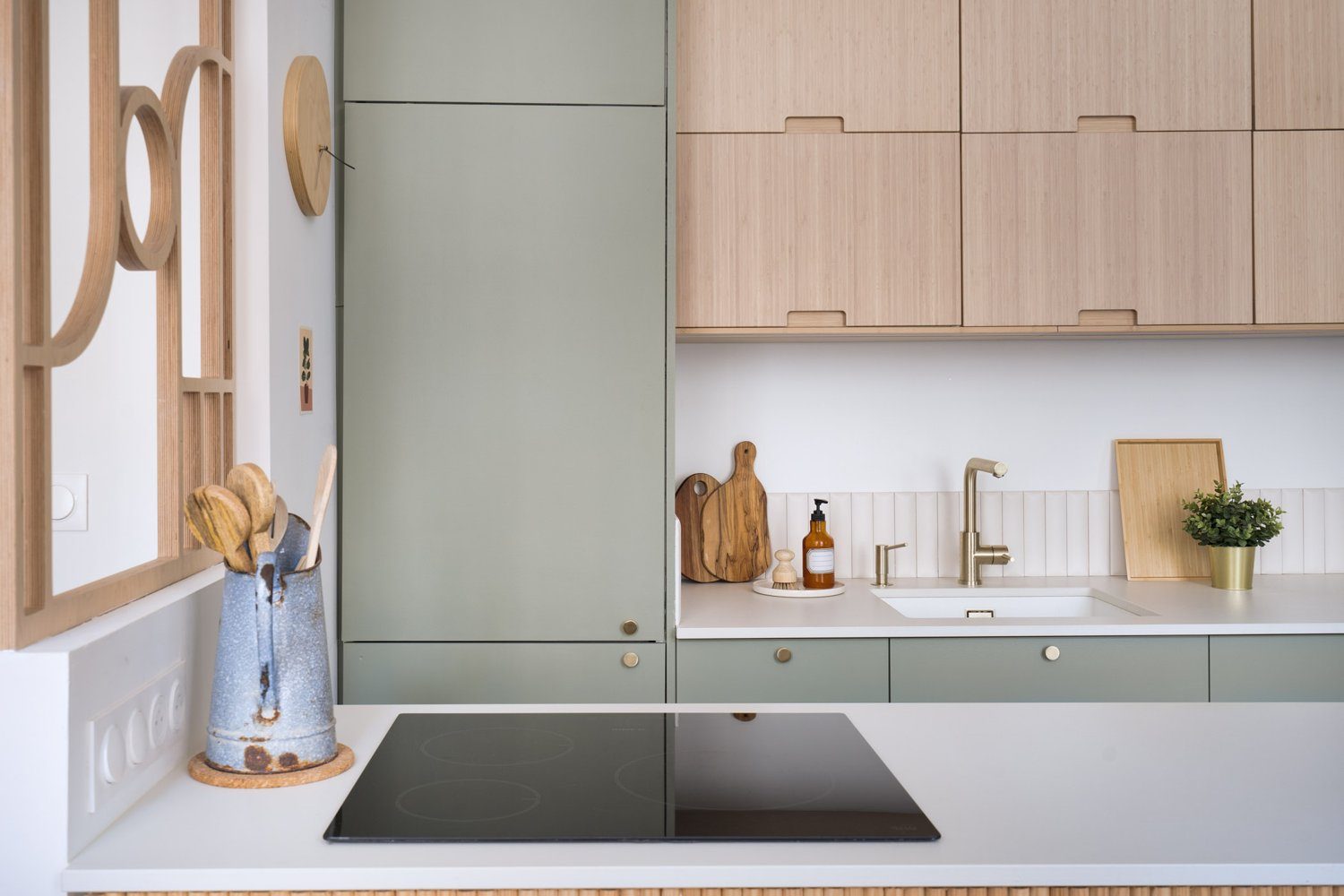 Façades de cuisine relookées dans un appartement à Lyon